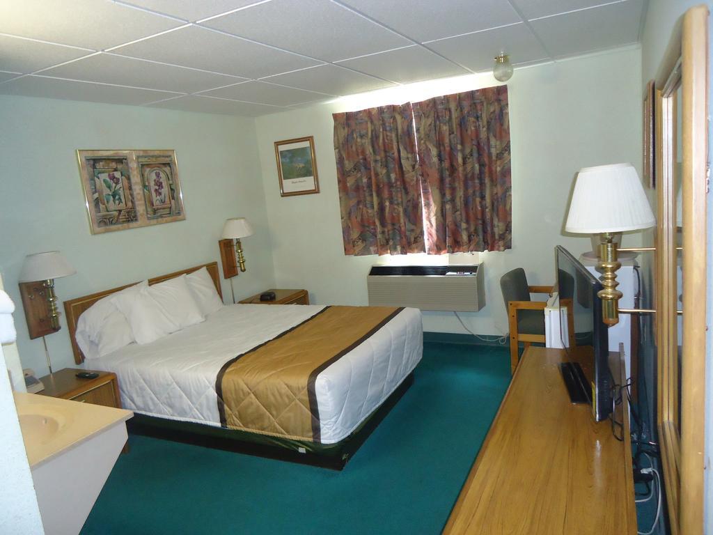 Knights Inn Paxinos Elysburg מראה חיצוני תמונה