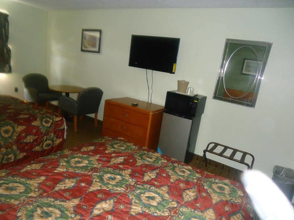Knights Inn Paxinos Elysburg מראה חיצוני תמונה
